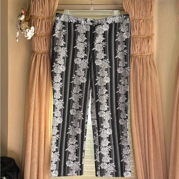 LOFT Black and White Floral Striped Cropped Pants - Picture 3 of 6